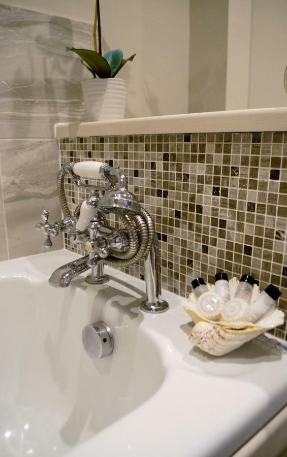 Sankence Lodge B&B アイルシャム エクステリア 写真